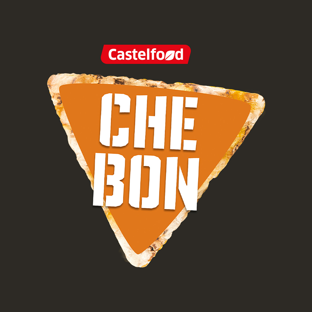 Logo Che Bon Castelfood su triangolo arancione con bordo croccante e sfondo nero