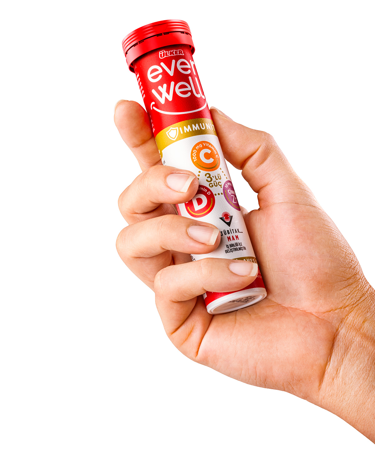 Mano che tiene un tubo rosso di integratori Everwell ben leggibile frontalmente