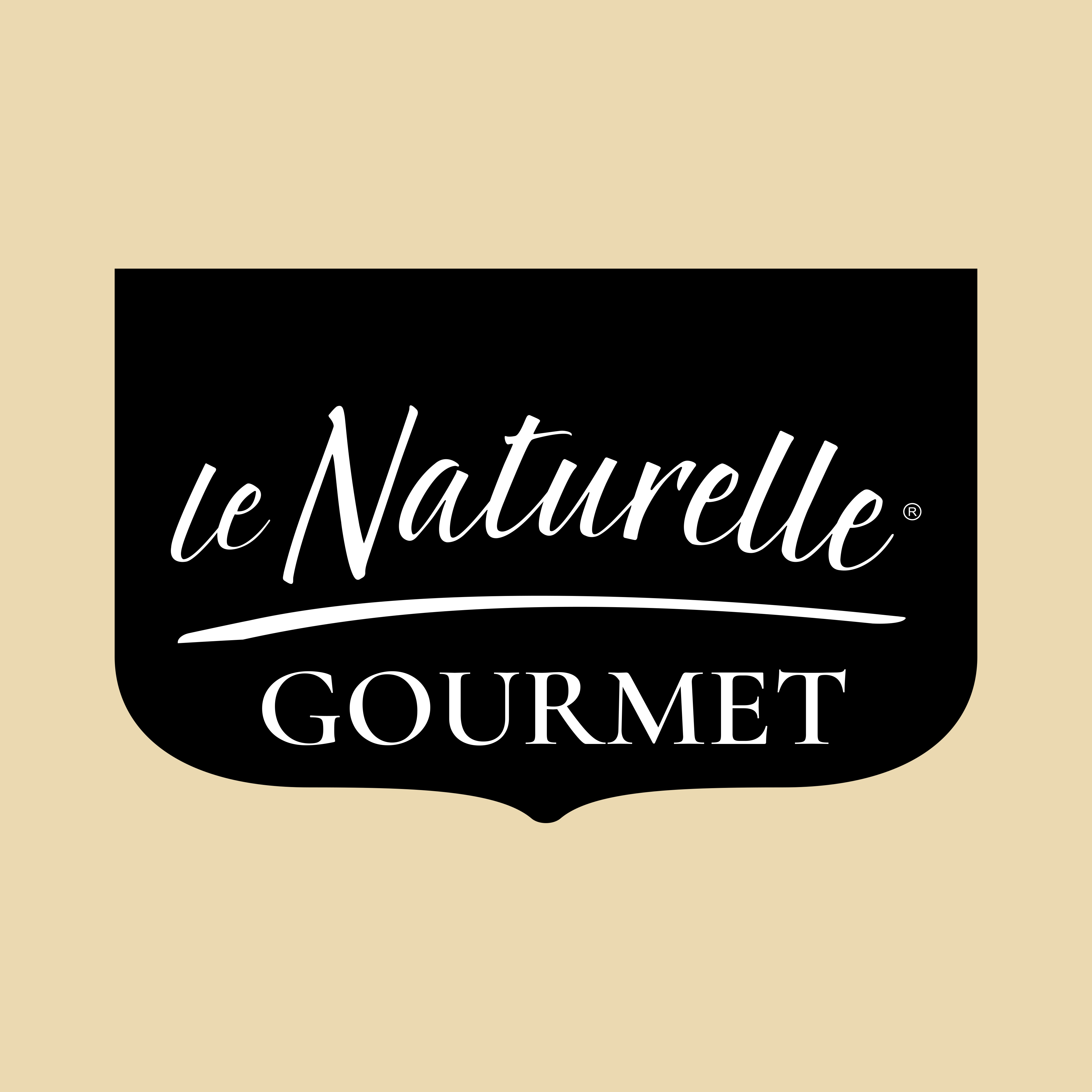 Logo Le Naturelle Gourmet bianco su sfondo nero, con sfondo beige