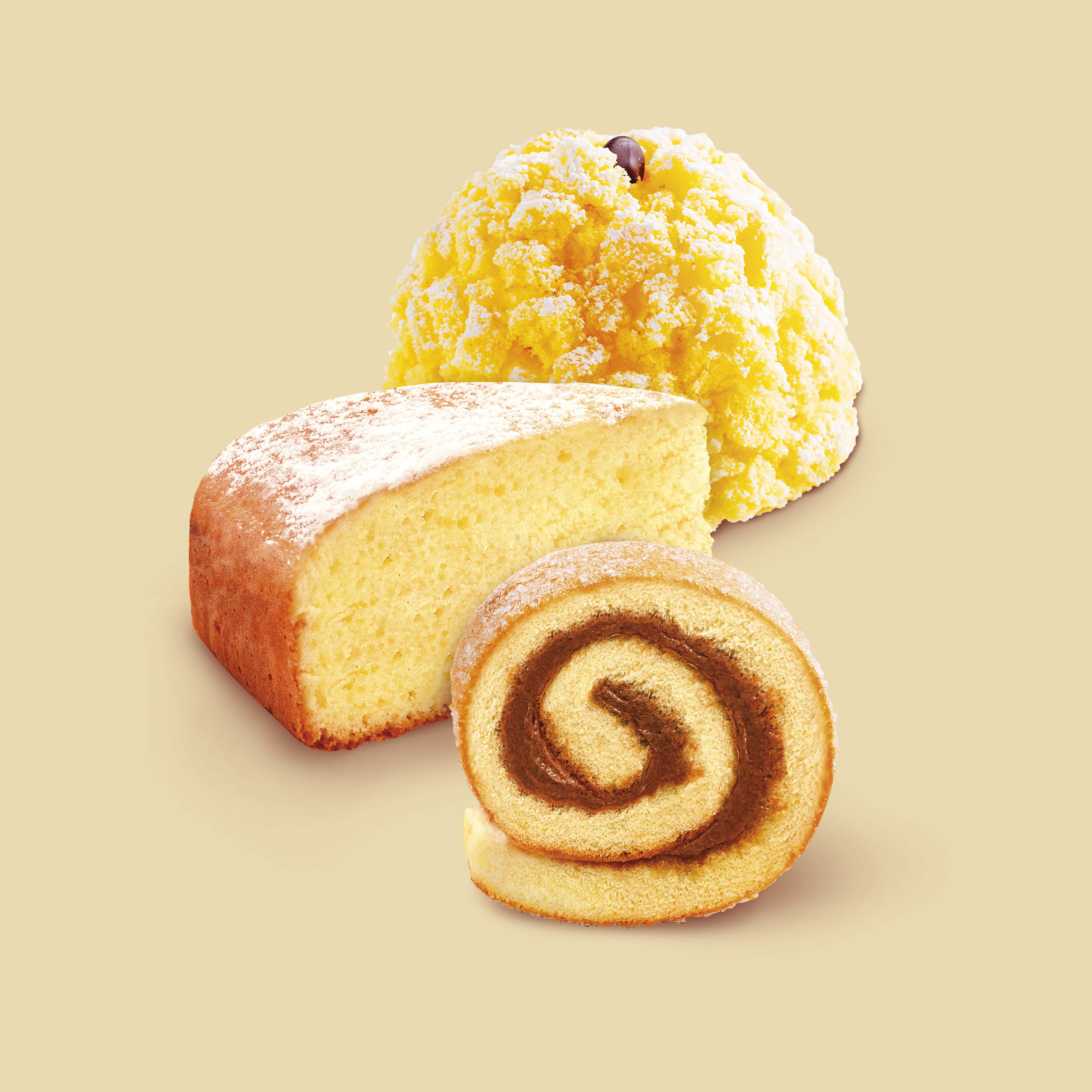 Torta Margherita, rotolo alla crema e dolce sofficissimo su fondo beige, preparati con Le Naturelle Gourmet