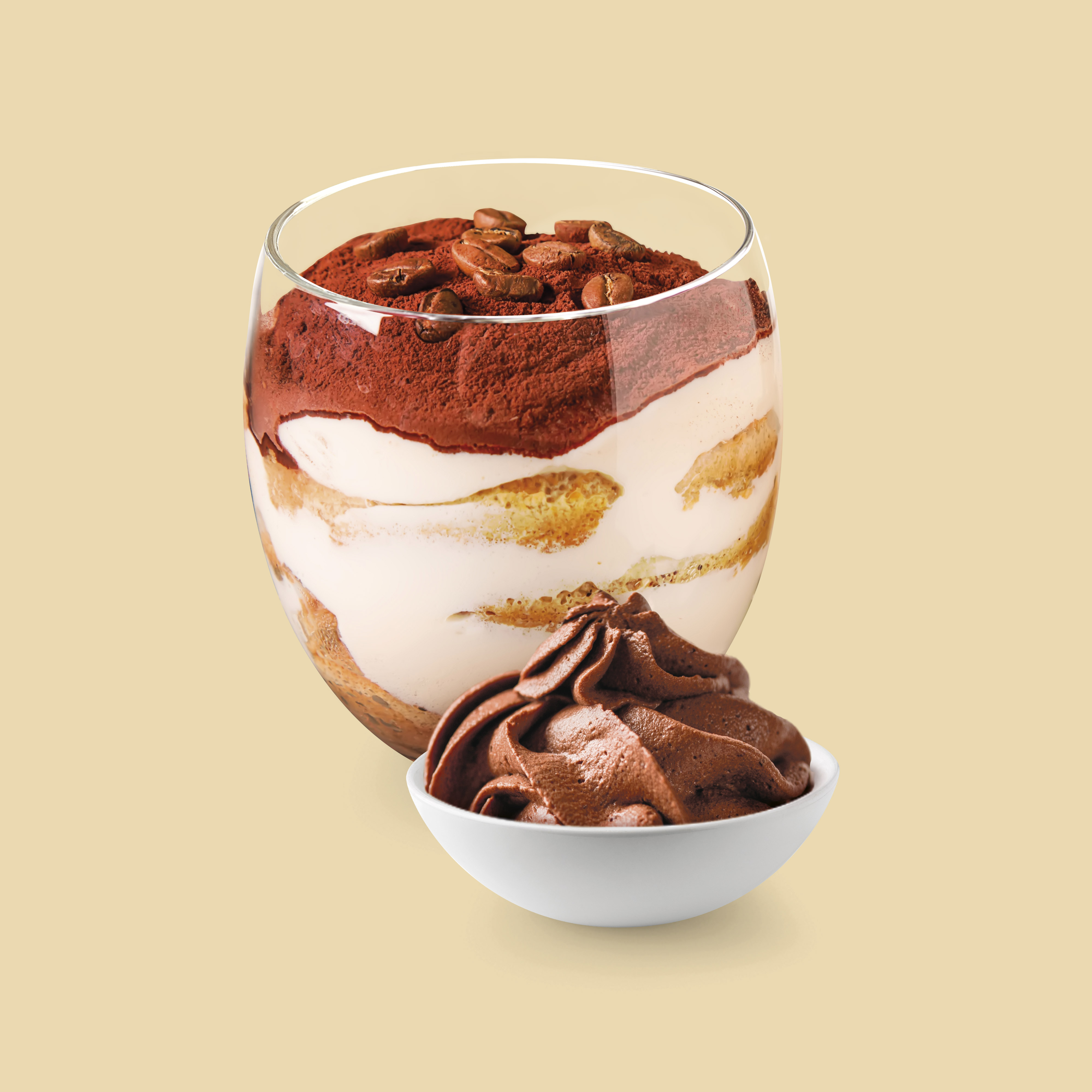 Tiramisù in bicchiere con cacao e mousse al cioccolato, realizzati con Le Naturelle Gourmet